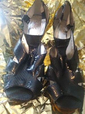 BCBG Paris 'Carly' 女式 10 B 高跟鞋黑色凉鞋皮革蛇纹印花专利 — 第 1/4 张图片