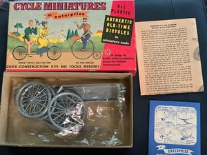 ZYKLUS MINIATUREN GRAU ALTES HOCHRAD FAHRRAD KUNSTSTOFF MODELLSATZ - Bild 1 von 9
