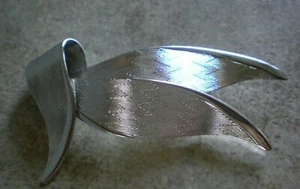 VINTAGE LEAF PIN BROOCH JEWELRY BENEFITS CAT RESQ - Picture 1 of 2