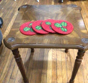 Handgefertigte, vier bestickte Blumen verzierte Perlen Weihnachten Untersetzer - Bild 1 von 6