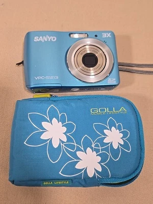 Sanyo Digital Camera VPC-S1213 3x Optical Zoom 12MP Blue LCD Camera - Image 1 of 4