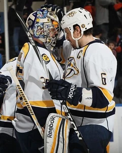Foto de Pekka Rinne & Shea Weber Victory Embrace Nashville Predators 8x10 NHL - Imagen 1 de 1