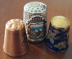 3 x  ASSORTED METAL THIMBLES   inc. COPPER, CLOISONNE and METAL SOUVENIR   #oo - Picture 1 of 4