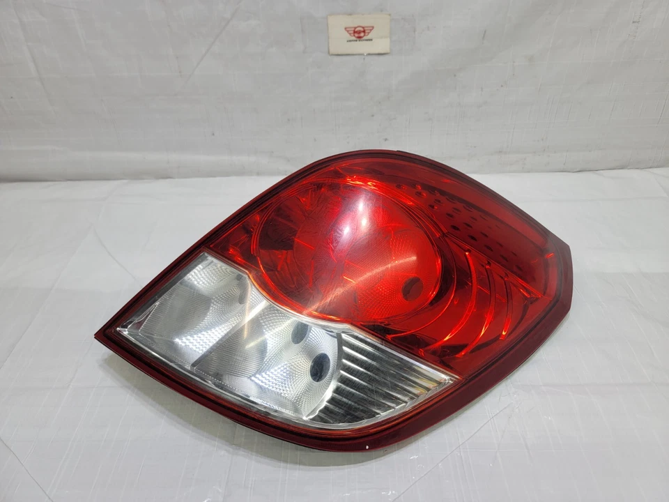 2008 2009 2010 Saturn Vue Taillight Tail Light Lamp Right Passenger OEM 96830930 - Image 1 of 4