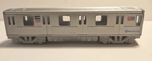 Coche de metro Bombardier R-62A diecast de la ciudad de Nueva York 1668 escala 1/87 - Imagen 1 de 13