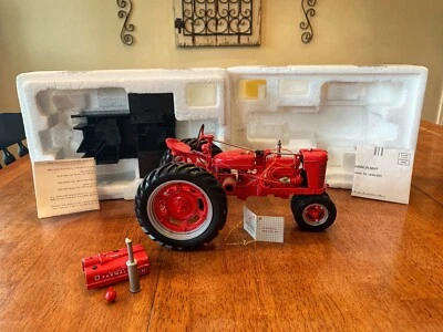 FRANKLIN MINT Die Cast FARMALL Model H Tractor 1/12 Scale Orig Packaging - Image 1 of 4