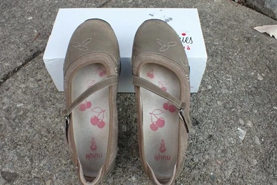 Zapatos Ahnu para mujer Gracie beige sin cordones Mary Jane de cuero con gancho y bucle talla 8,5 Foto 1 de 4