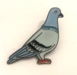 Homing Pigeon Emaille Pin klein lustige Geschenkidee Anstecker Brosche Pinback - Bild 1 von 6