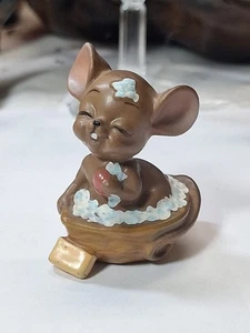 Vintage Soapy Mouse Bath in Walnut Tub Ceramic Figurine Joseph Originals Japan - Picture 1 of 5