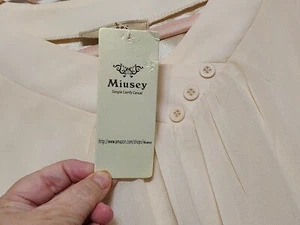 Neu mit Etikett Miusey Top Gr. M gefüttert Chiffon creme elfenbein V-Ausschnitt feminin Karriere minimalistisch - Bild 1 von 10