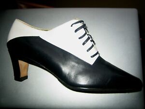ESCADA VINTAGE LEATHER SPECTATOR SHOES IN BLACK & WHITE LACE-UP 7.5-7  ITALY