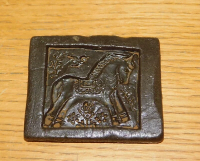 vintage ancien TABLEAU MOULE en CIRE CHEVAL décoration murale ART equitation - Photo 1/4