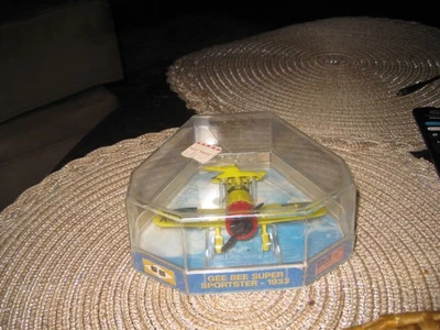 Mint in case Vintage 1933 Gee Bee Super Sportster  by Giocattoli in 1/72 scale - Image 1 of 2