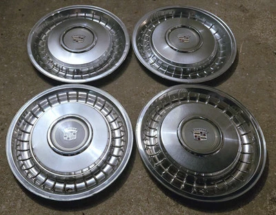 Juego de 4 tapacubos OEM 1977-1993 Cadillac Fleetwood Brougham tracción trasera 15" cubiertas de rueda Foto 1 de 4
