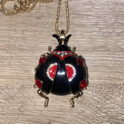 Collar Ladybug Betsey Johnson esmalte negro/con cristales rojos 🐞  Foto 1 de 4