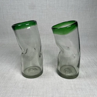 Мексиканские выдувные вручную изогнутые стеклянные тамблеры с зеленым ободком Мексика 20 унций набор из 2 - Изображение 1 из 4