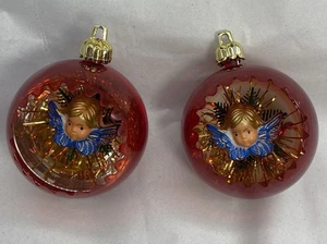 Juego de 2 adornos vintage de ángel de Navidad de plástico 3D diorama rojo - Imagen 1 de 6