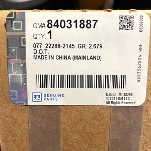 GENUINE GM OEM Corvette Rear Right RH Fascia Signal Lamp Reflector 84031887 - Picture 1 of 5