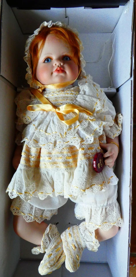 LULA adorable  poupée  MUNDIA  dans sa boîte - Photo 1/4