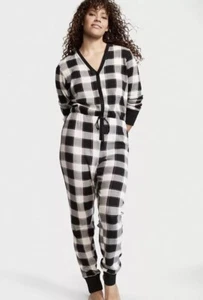 NUEVO CON ETIQUETAS PIJAMA TÉRMICO VICTORIA'S SECRET DE UNA PIEZA BLANCO-NEGRO-ROSA TALLA GRANDE EE. UU. (L) - Imagen 1 de 8