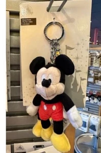 Disney Parks Topolino Peluche Bambola Portachiavi con Artiglio Aragosta e Charm NUOVO - Foto 1 di 2