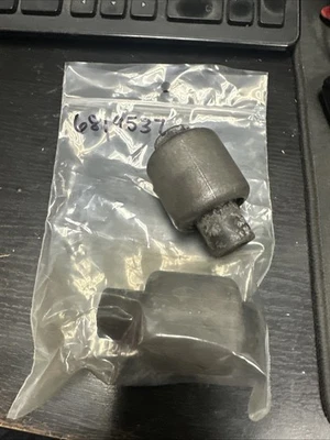 Втулка переднего рычага управления, передняя - 6819537 - Volvo 960/S90/V90, 95-98 набор из 2 - Изображение 1 из 2