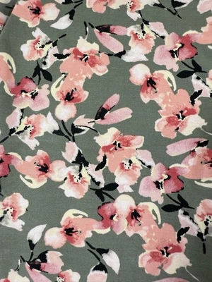 Shorts feminino White House Black Market The 5 polegadas 8 verde floral algodão stretch - Imagem 1 de 4