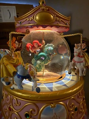 Disney Multi Princesa Carrusel Globo de Nieve So This Is Love 1948 Walt Disney LEER Foto 1 de 4