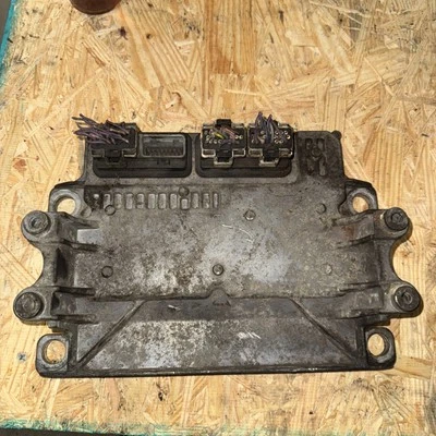 Módulo de controle de motor International 4400 DT570 ECU ECM 1839368C1 1842443C94 - Imagem 1 de 2