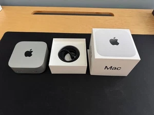 Apple Mac mini Desktop M4 Chip 16GB Speicher 256GB SSD silber - Bild 1 von 4