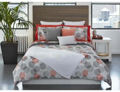 NUEVO CON ETIQUETAS $250 Juego de edredón Lacoste Odaiba Twin (68"x88") 100 % algodón blanco/coral/gris Foto 1 de 4