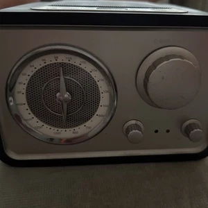 Crosley Solo AM/FM AUX Receiver Model CR3003A-BK Radio Mid Century Modern Style - Picture 1 of 3