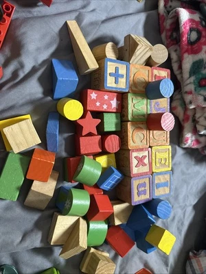 OLD VINTAGE LOT COLORFUL WOOD BUILDING BLOCKS ASSORTED SIZES SHAPES - Image 1 of 4