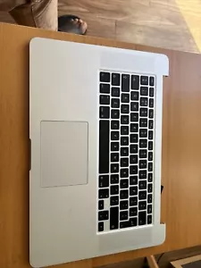 Apple MacBook Pro 15" A1398 - Mitte 2012 - Handauflage Top Case UK Tastatur Silber - Bild 1 von 20