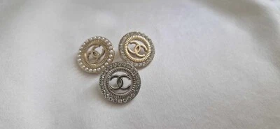 ONE CHANEL METAL BUTTON 21MM - Image 1 of 4