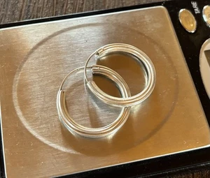 Vintage 925 Sterling Silver Heavy 1 3/16” Hoop Earrings 5 gm ~ C17 - Picture 1 of 7