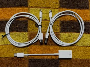 3 câbles Apple - Lightning vers USB-A-USB-C vers éclairage - USB-C vers USB-A-OEM Apple - Photo 1 sur 8