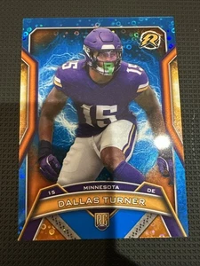 2024 Topps Resurgence - Rookies Dallas Turner #162 Blue & Orange Spark Refractor - Picture 1 of 2