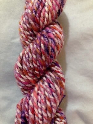 Fio auto-misturado feito à mão “Mixed Berry” com fio acrílico. - Imagem 1 de 4