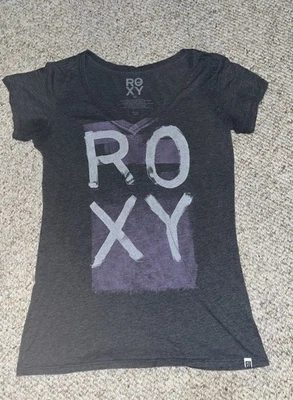 Camiseta Roxy Gris Cuello en V Manga Corta Gráfico Talla Mediana Foto 1 de 4