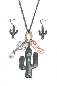 Kaktus Western Motiv groß gehämmert Patina Kaktus Charms langer Hals Set - Bild 1 von 1