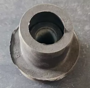FREIGHTLINER RADIATOR MOUNT BUSHING CBA20-300 - Picture 1 of 3