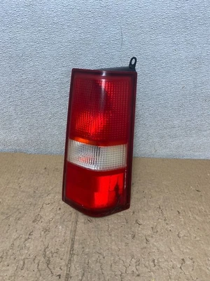 Chevrolet Express 1500 2500 3500 2003 2017 luz trasera pasajero derecho V4428 DW Foto 1 de 4