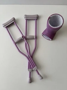 "Accesorios para muñecas 18"" pierna rota fundición y muletas" - Imagen 1 de 4