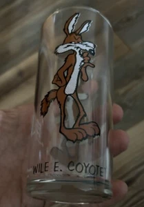 Vidrio vintage Looney Tunes Wile E Coyote Pepsi Collector Series 1973 6" como nuevo - Imagen 1 de 4