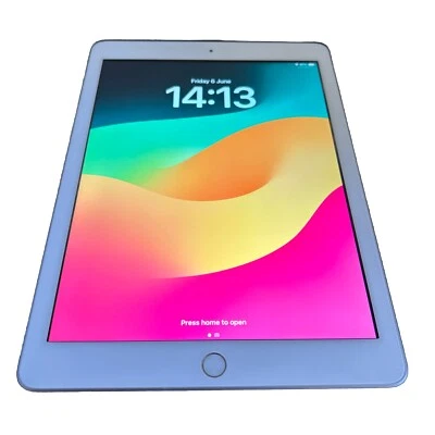 Apple iPad 6th Gen 32GB Wi-fi 9.7in in Silver.        ( DK436) - Image 1 of 4