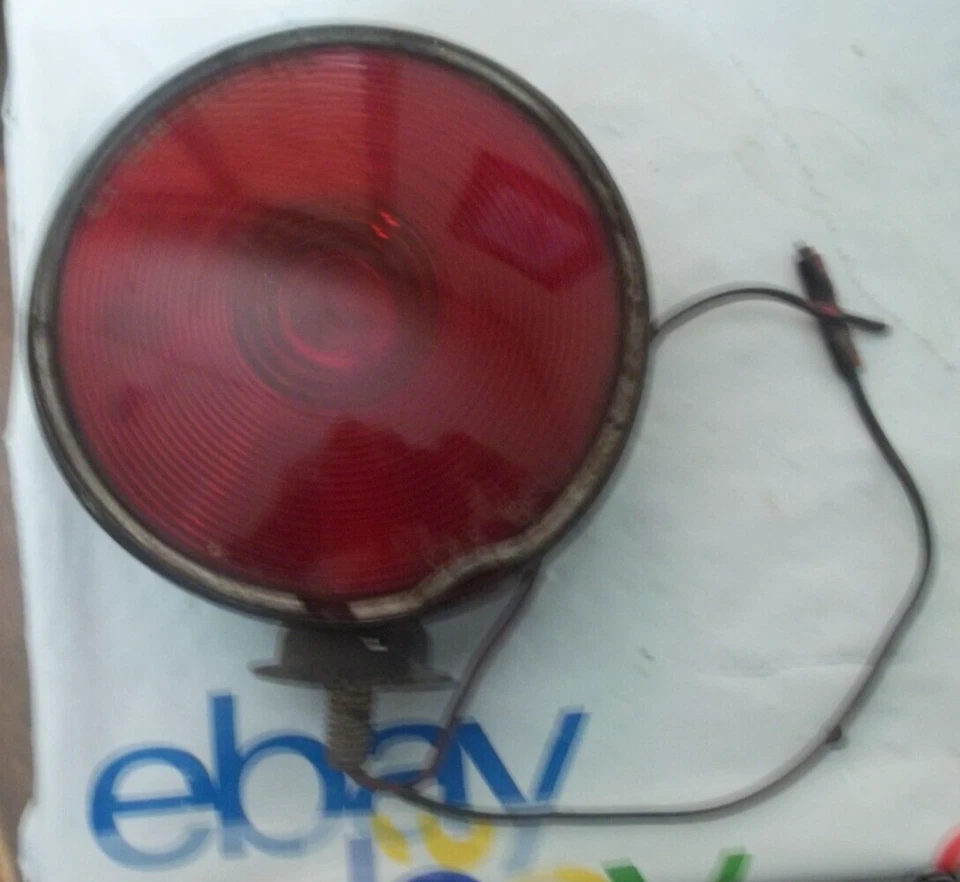 LUZ DE FREIO VINTAGE GROTE 9001 SAE-1PP2RST-7.5 - Imagem 1 de 2