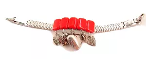 Pulsera con dije vintage reciclada corazones colgantes rojo Rockabilly VLV ÚNICA EN SU CLASE - Imagen 1 de 7
