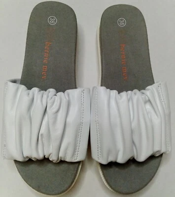 Sandalia para mujer Bernie Mev Dewitt Slide, cuero blanco, 36M EU / 5,5-6 B (M) EE. UU. Foto 1 de 4