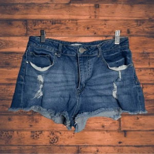 Forever 21 Raw Hem Denim Shorts Size 30 - Picture 1 of 5